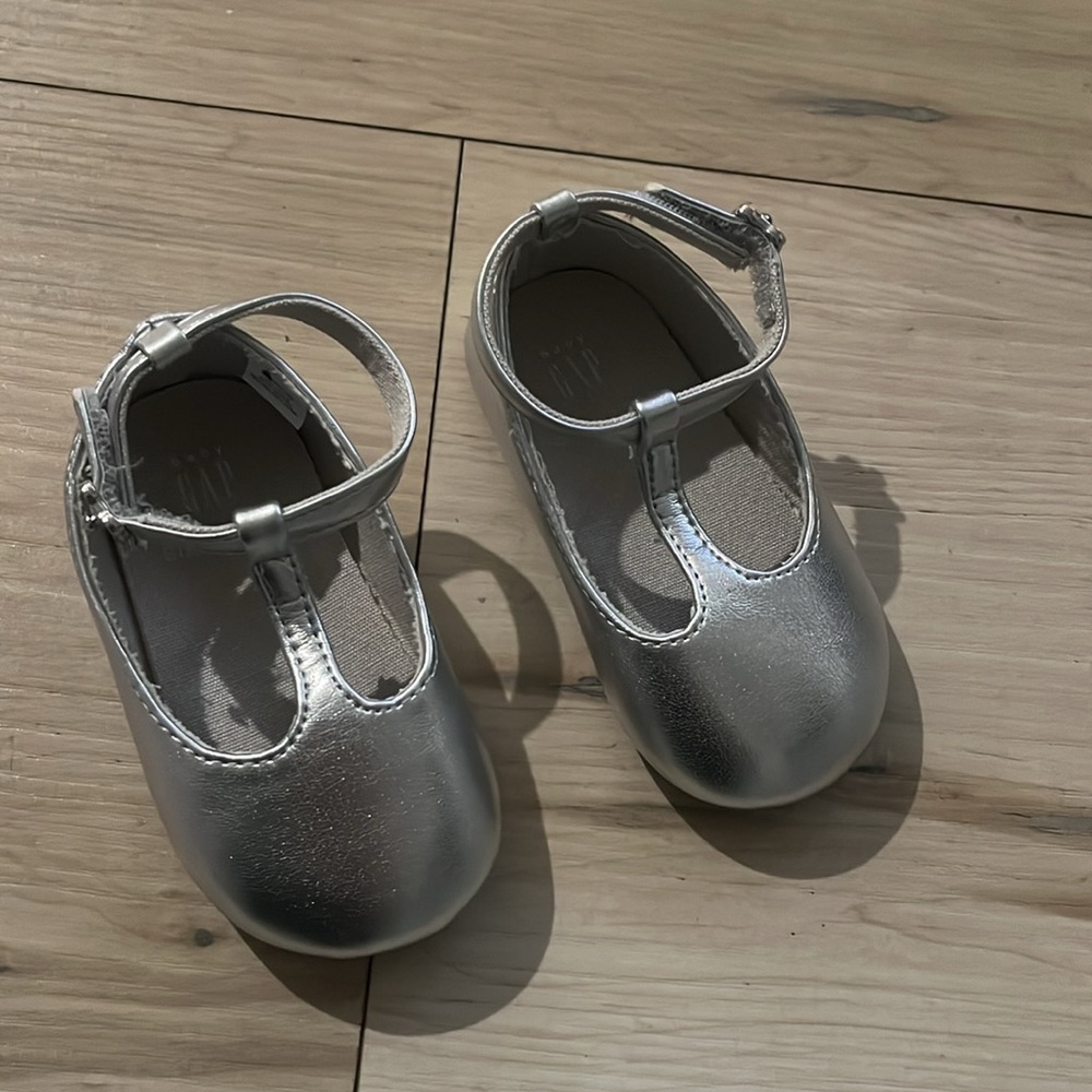 Baby girl Gap Shoes 💫💫🍭